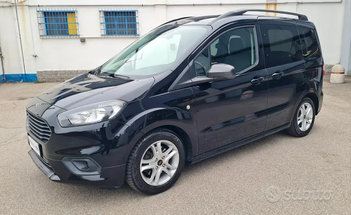 Usata Ford Tourneo Courier S 101 CV (74 kW) 2019 Nero Monovolume