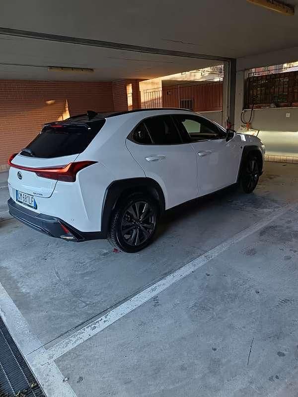 Usata Lexus UX 250h Sport Line 145 CV (106 kW) 2022 SUV