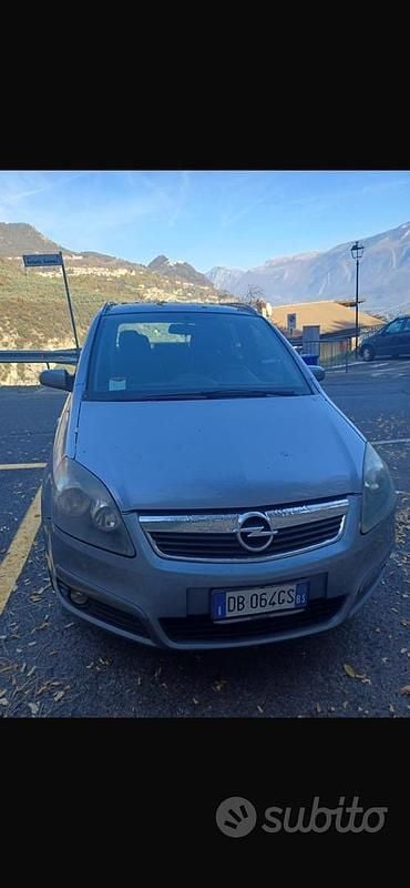 Usata Opel Zafira 120 CV (88 kW) 2005 Grigio Monovolume