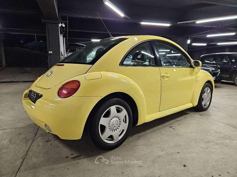 Usata VW New Beetle 90 CV (66 kW) 2000 Giallo Utilitaria