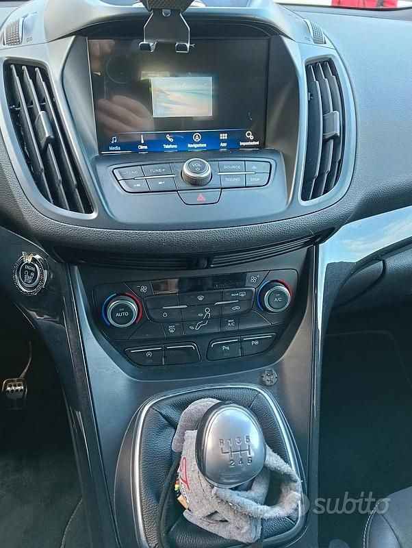 Usata Ford Kuga 120 CV (88 kW) 2017 Grigio SUV