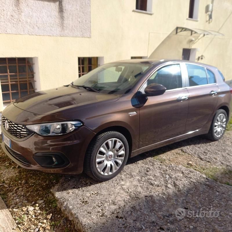 Usata Fiat Tipo 76 CV (55 kW) 2018 Marrone Berlina