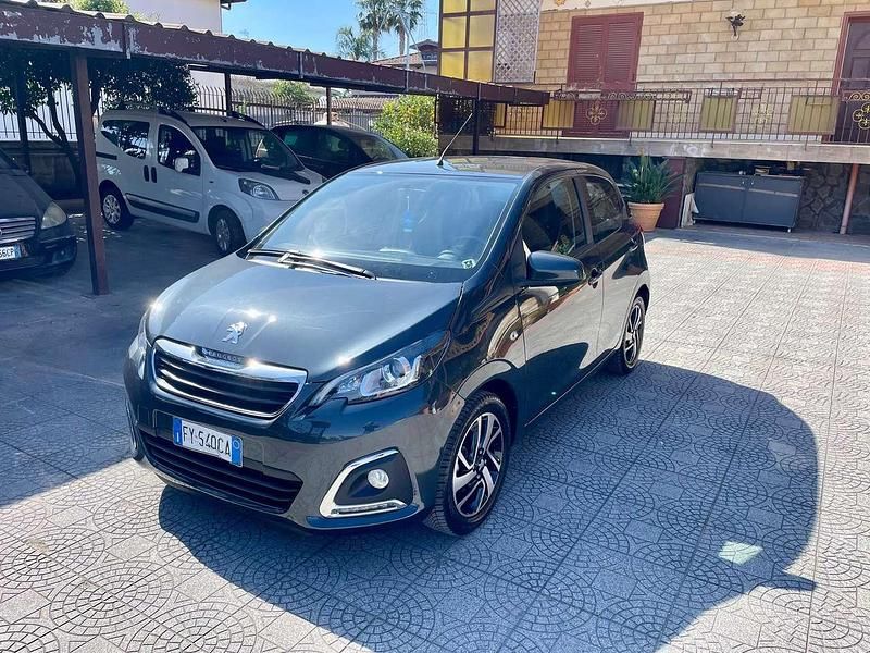 Grigio Usata 2019 Peugeot 108 Allure Due volumi | 8600 € (Buon prezzo) - Immagine 1/4