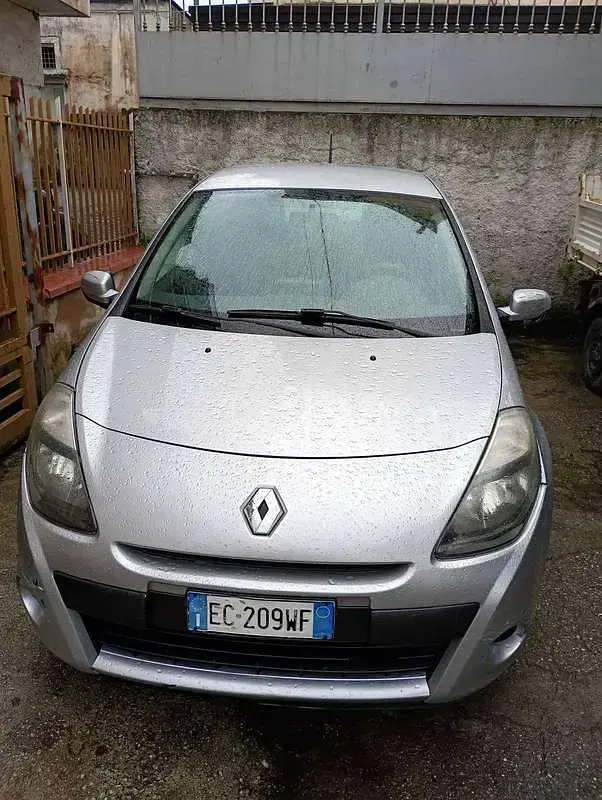 Usata Renault Clio III Dynamique 86 CV (63 kW) 2010 Argento Berlina