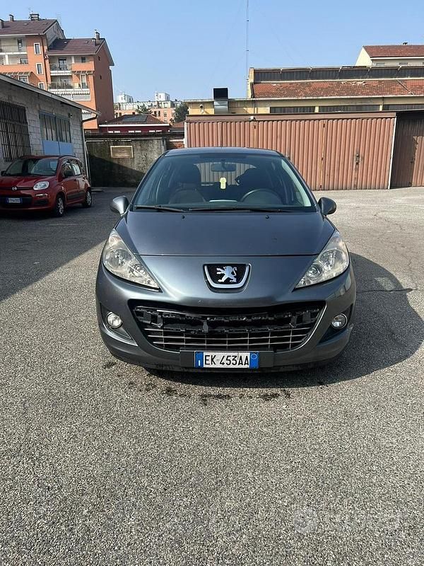 Usata Peugeot 207 75 CV (55 kW) 2011 Grigio Utilitaria