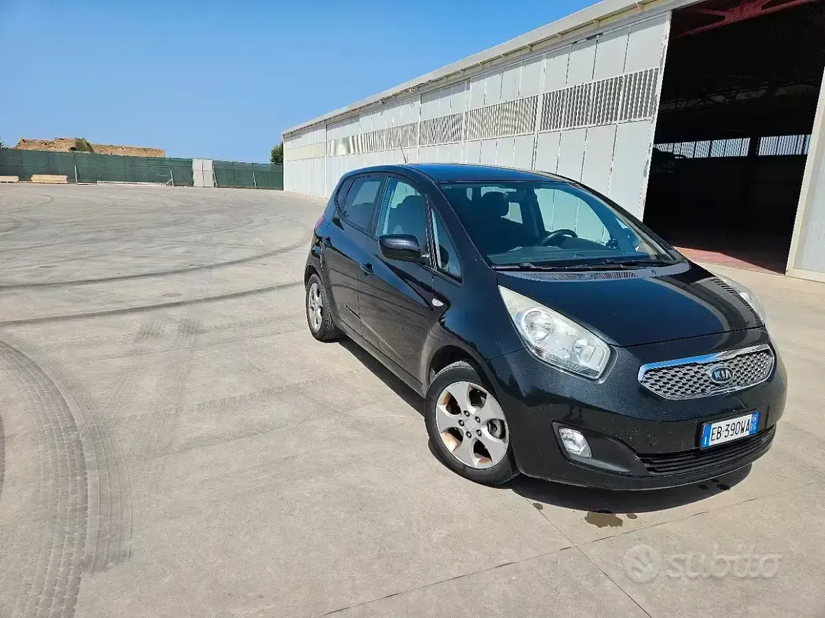 Usata Kia Venga 90 CV (66 kW) 2010 Nero Utilitaria