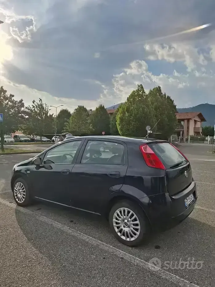 Usata Fiat Punto 69 CV (50 kW) 2012 Blu Utilitaria