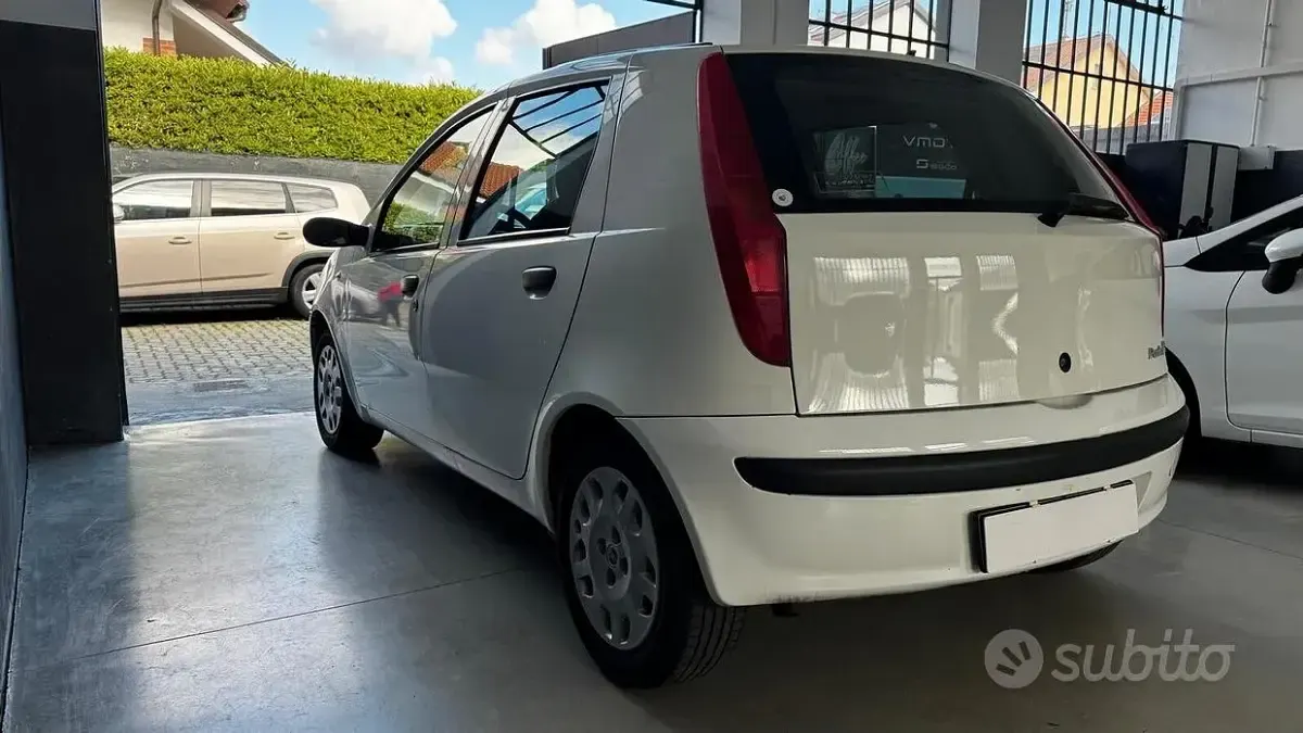 Usata Fiat Punto 80 CV (58 kW) 2002 Bianco Utilitaria
