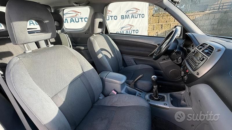 Second-hand Toyota RAV4 Sol 116 CP (85 kW) 2003 Gri SUV