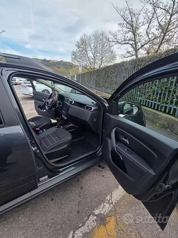 Usata Dacia Duster Journey 101 CV (74 kW) 2023 Grigio SUV