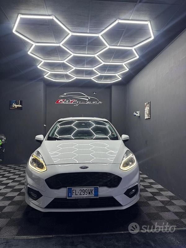 Bianco Usata 2018 Ford Fiesta ST-Line Tre volumi | 9500 € (Ottimo prezzo) - Immagine 1/4