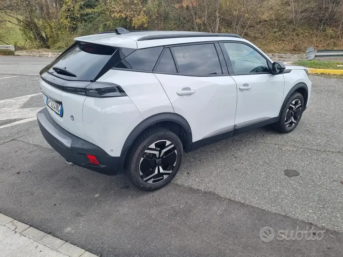 Usata Peugeot 2008 Allure 131 CV (96 kW) 2023 SUV