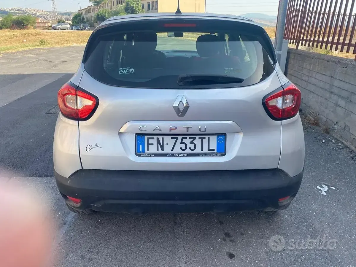 Usata Renault Captur 90 CV (66 kW) 2016 Giallo SUV