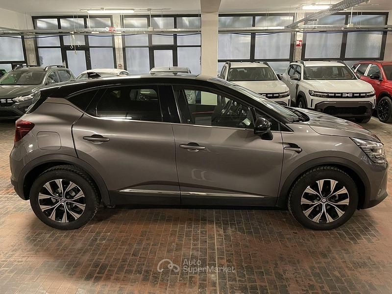 Usata Renault Captur Techno 101 CV (74 kW) 2023 Grigio SUV