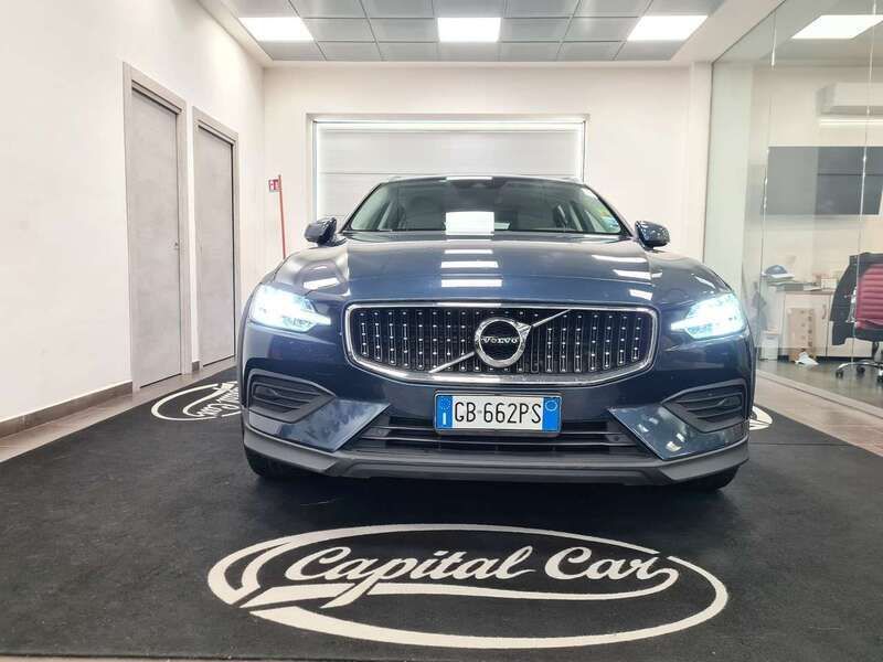 Usata Volvo V60 CC 190 CV (139 kW) 2020 Blu/azzurro Station wagon