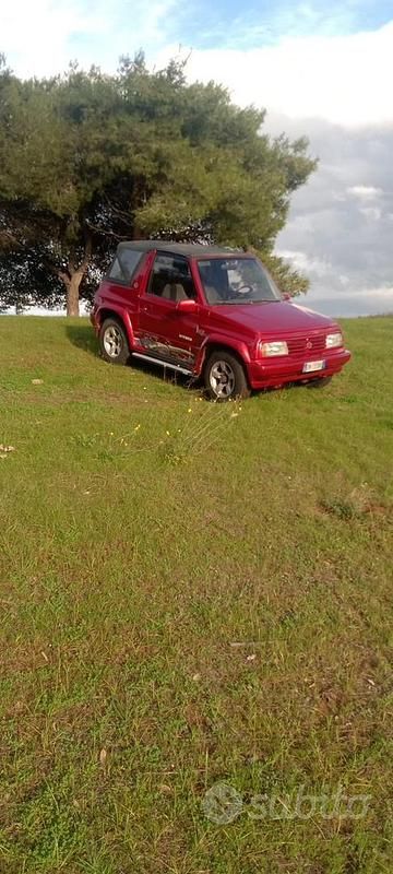Usata Suzuki Vitara 75 CV (55 kW) 1992 Rosso SUV