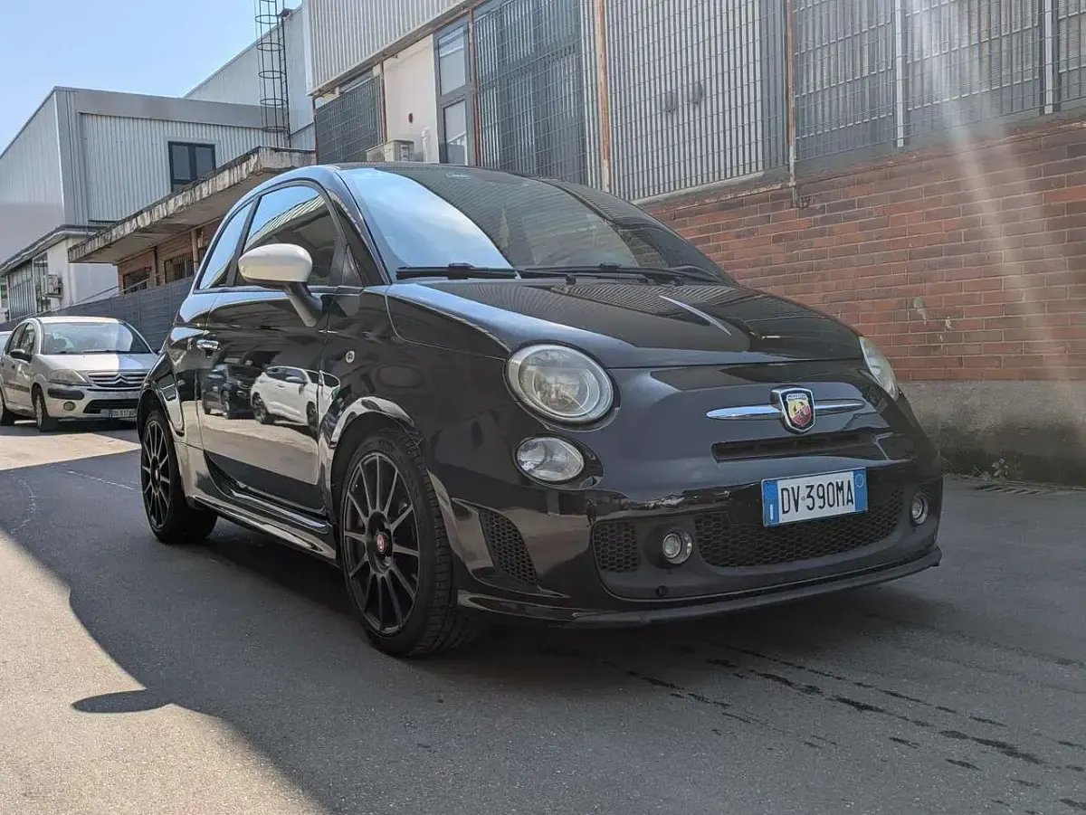 Usata Abarth 500 135 CV (99 kW) 2009 Nero pastello Utilitaria