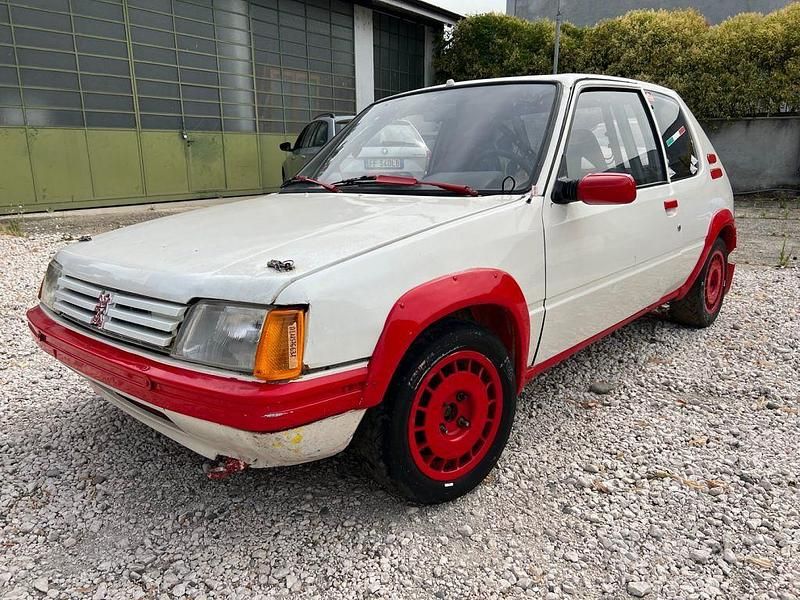 Usata Peugeot 205 100 CV (73 kW) 1989 Bianco Utilitaria
