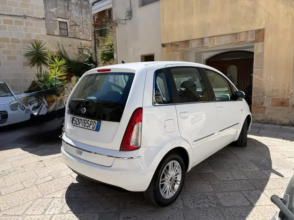 Usata Lancia Musa 95 CV (69 kW) 2012 Bianco Monovolume