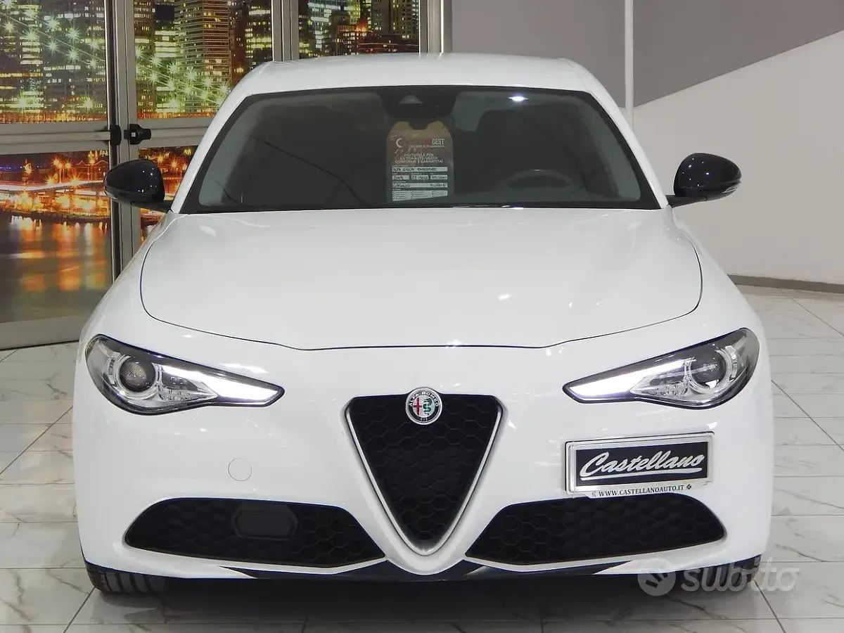 Używany Alfa Romeo Giulia Executive 160 KM (117 kW) 2019 Biały Sedan/Limuzyna