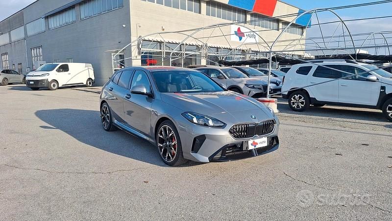 Grigio Usata 2025 BMW 118 M Sport Due volumi | 35.950 € (Buon prezzo) - Immagine 1/4