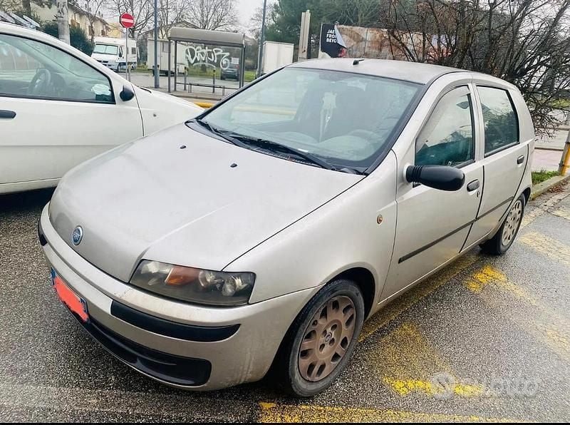 Grigio Usata 2000 Fiat Punto Due volumi | 699 € (Ottimo prezzo) - Immagine 1/4