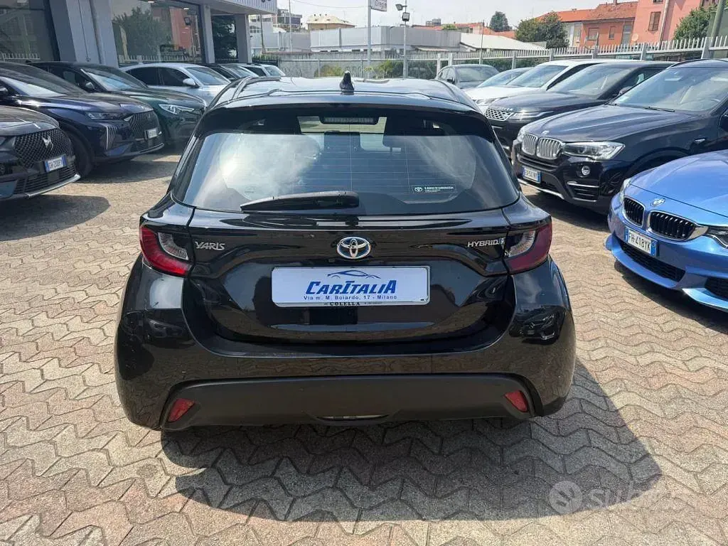 Usata Toyota Yaris Hybrid Business Edition 92 CV (67 kW) 2022 Nero Berlina