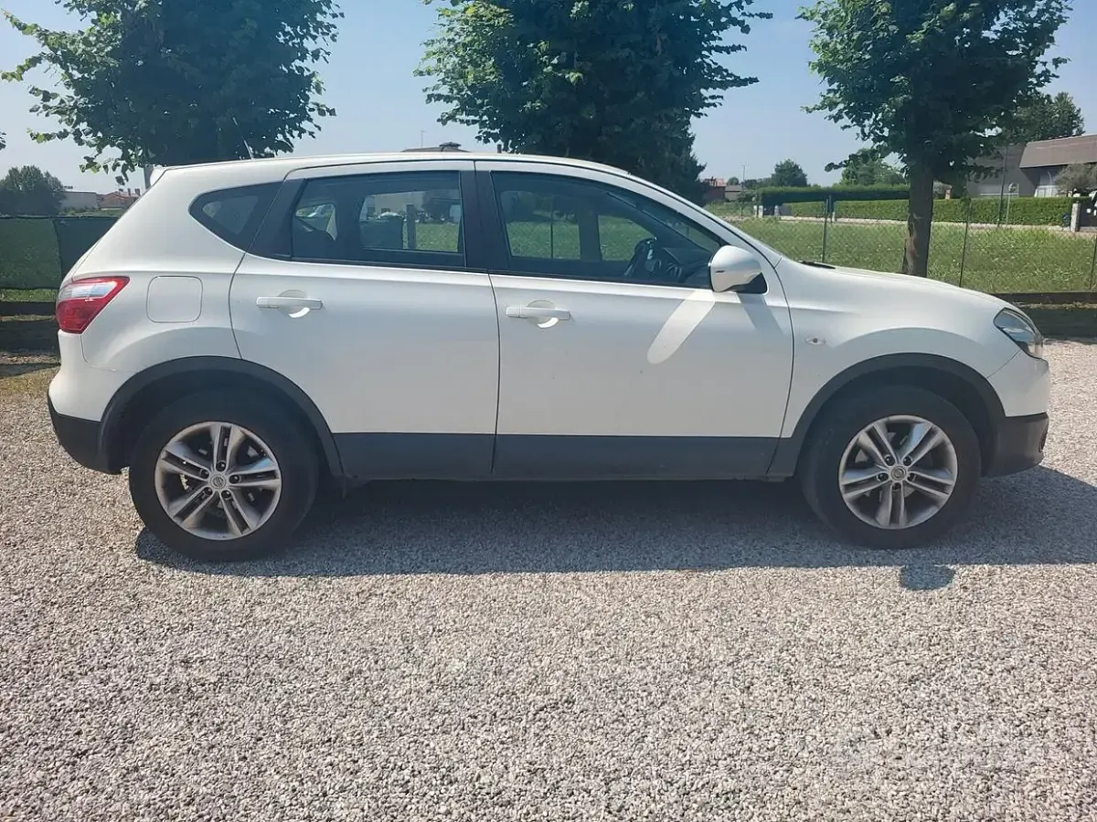 Usata Nissan Qashqai Acenta 110 CV (80 kW) 2011 Bianco SUV