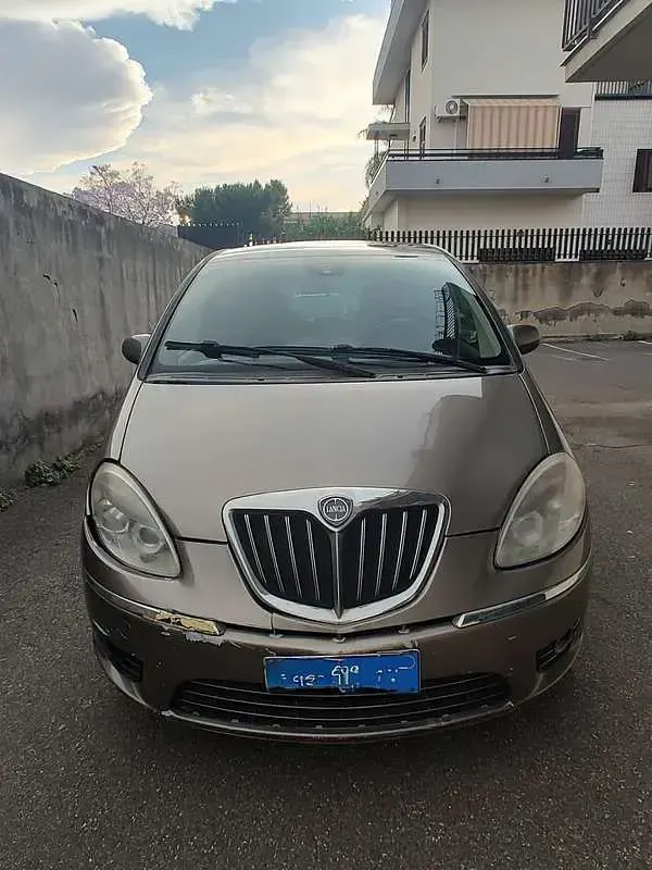 Usata Lancia Musa S 95 CV (69 kW) 2010 Giallo Monovolume