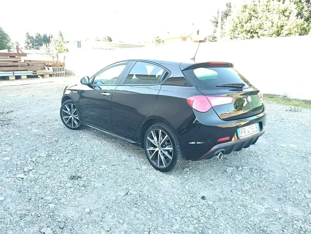 Usata Alfa Romeo Giulietta 120 CV (88 kW) 2019 Nero Utilitaria