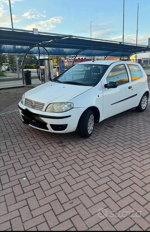 Usata Fiat Punto Dynamic 60 CV (44 kW) 2005 Bianco Utilitaria