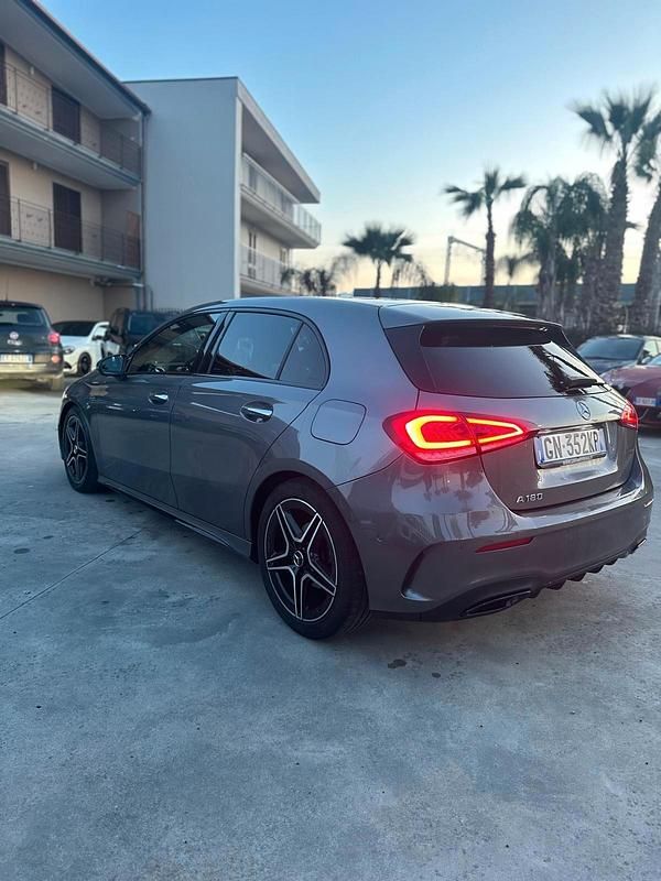 Usata Mercedes A180 AMG Line Premium 135 CV (99 kW) 2023 Grigio Berlina