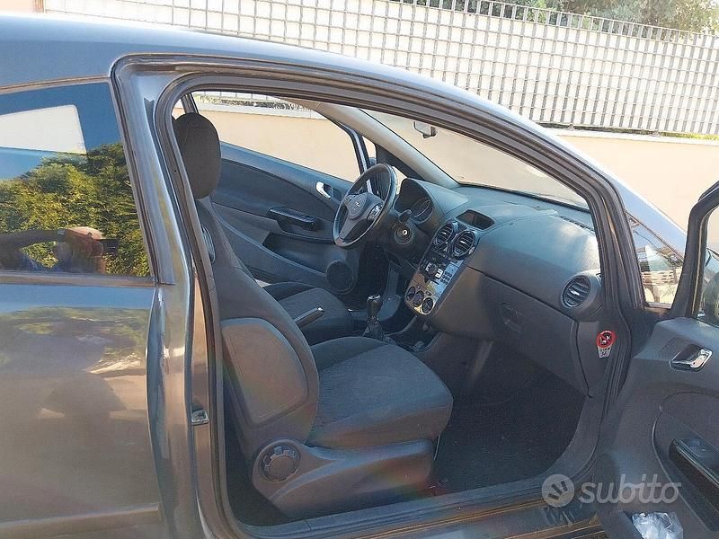 Usata Opel Corsa 65 CV (47 kW) 2014 Grigio Utilitaria
