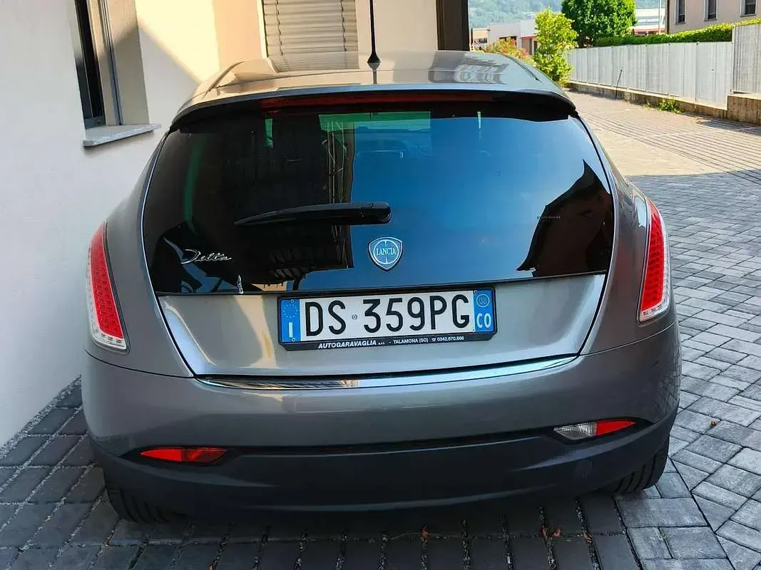 Usata Lancia Delta 120 CV (88 kW) 2008 Grigio Utilitaria