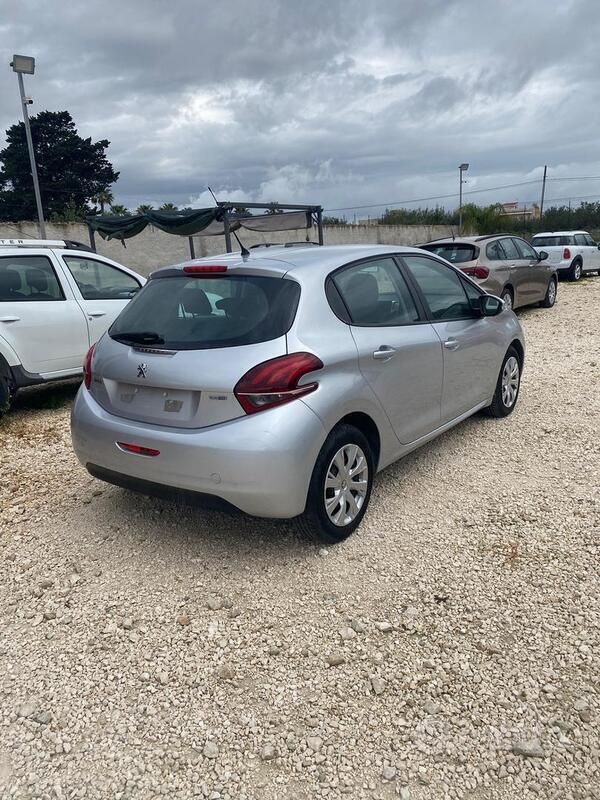 Usata Peugeot 208 Active 75 CV (55 kW) 2016 Grigio Utilitaria