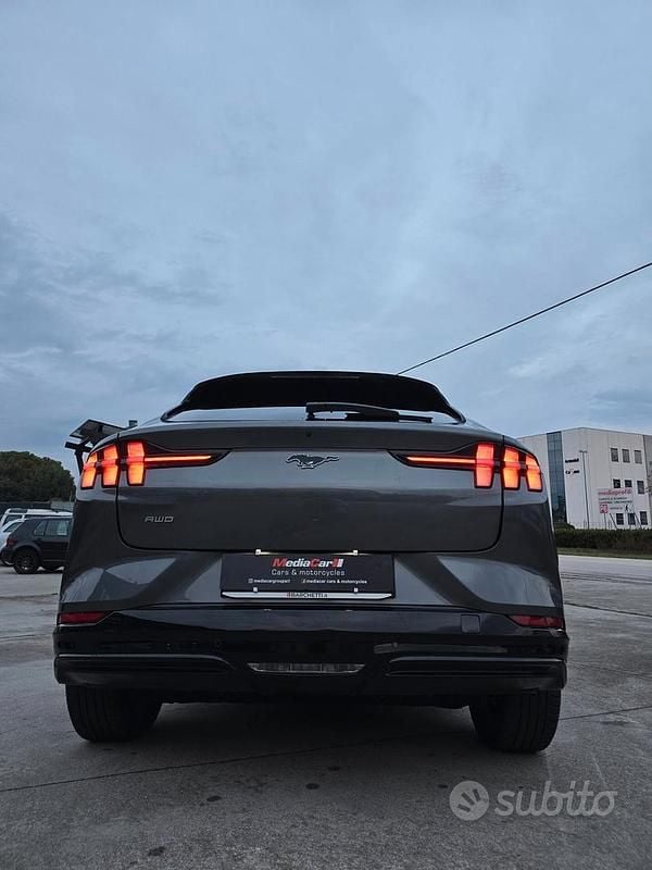 Usata Ford Mustang Mach-E 257 kW (350 CV) 2023 Grigio SUV