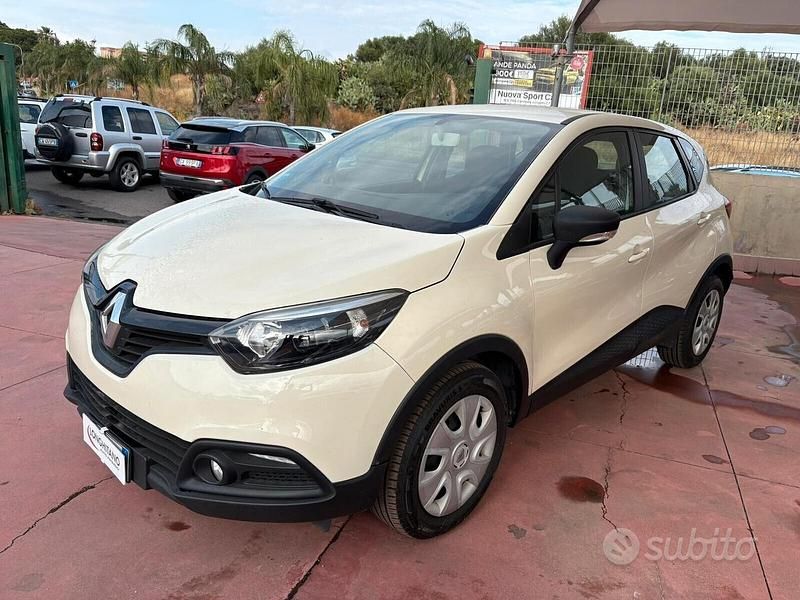 Usata Renault Captur 90 CV (66 kW) 2015 Beige SUV
