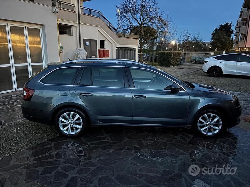 Usata Skoda Octavia 2018 Grigio Station wagon