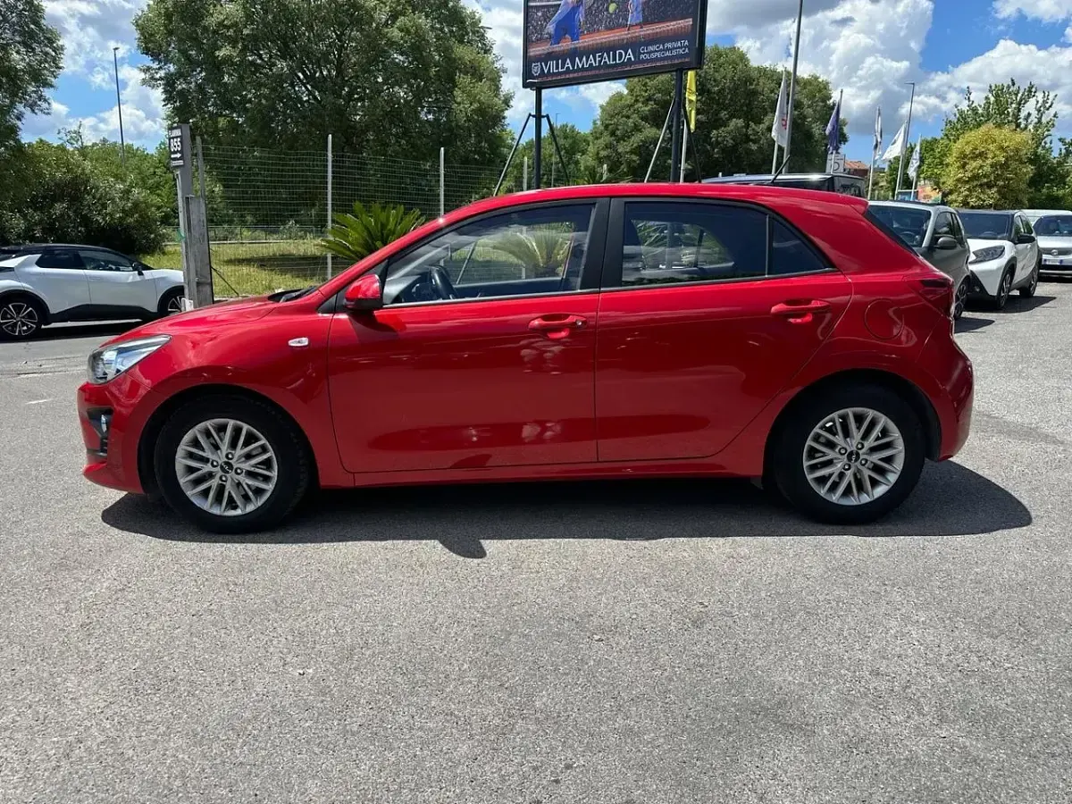 Usata Kia Rio Style 101 CV (74 kW) 2021 Rosso Berlina