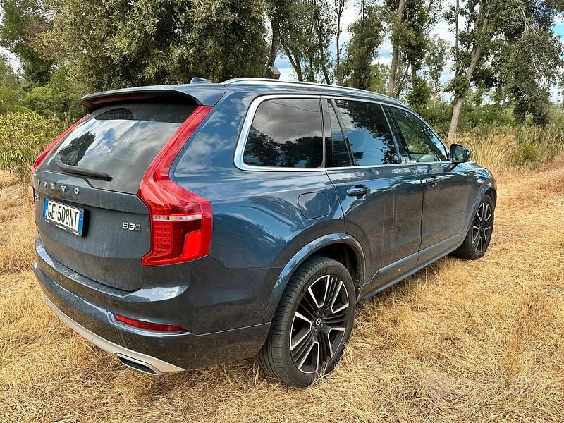 Usata Volvo XC90 Momentum 250 CV (183 kW) 2021 Blu SUV