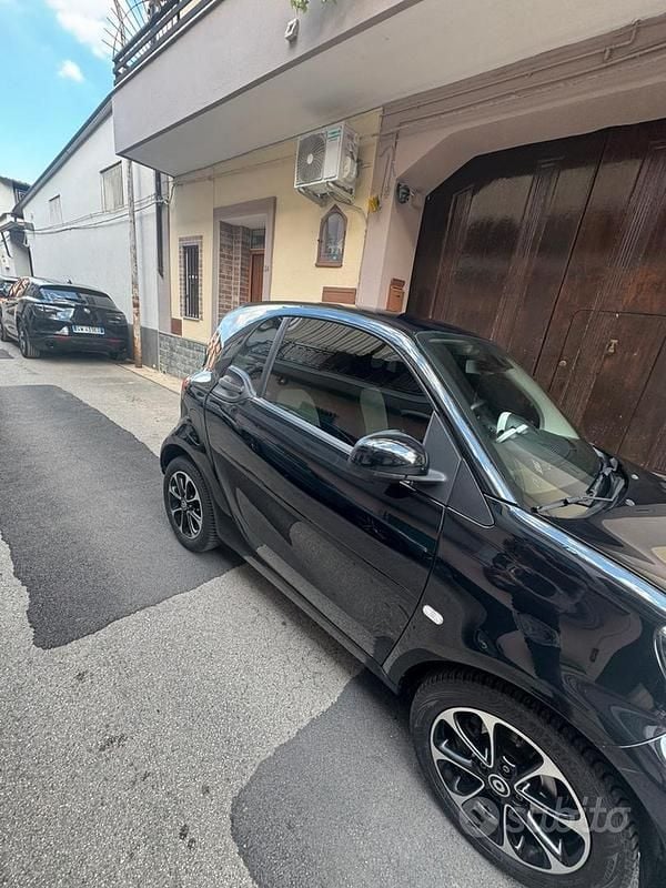 Usata Smart ForFour 71 CV (52 kW) 2015 Nero Utilitaria