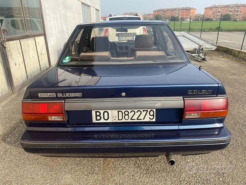 Usata Nissan Bluebird 140 CV (102 kW) 1989 Blu Berlina