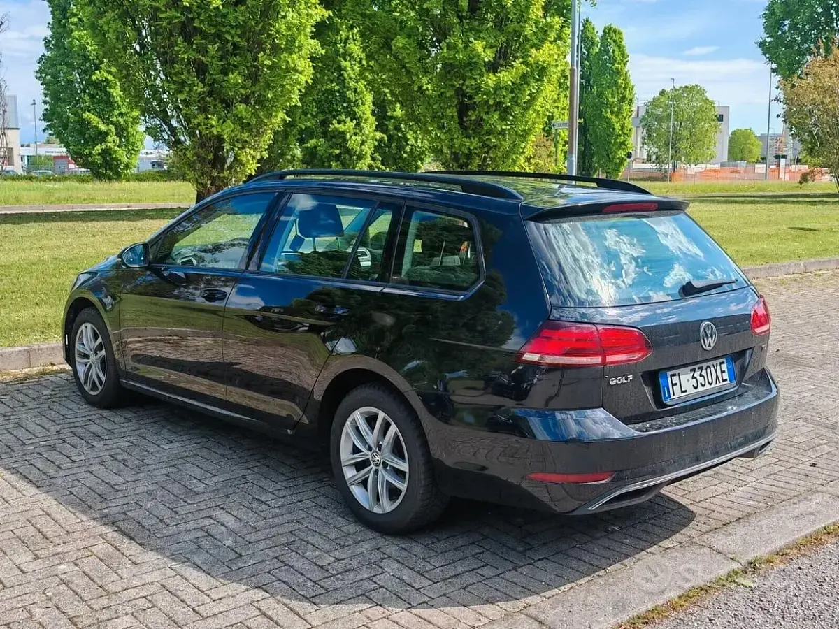 Second-hand VW Golf VII Executive 116 CP (85 kW) 2017 Negru Break