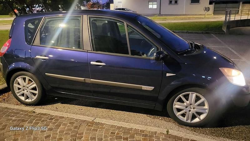 Usata Renault Scénic II Dynamique 120 CV (88 kW) 2004 Blu/azzurro Monovolume