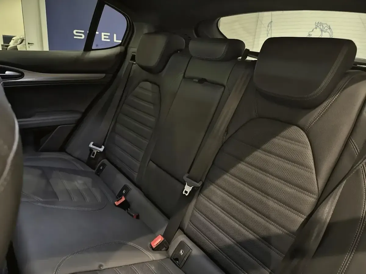 Usata Alfa Romeo Stelvio Veloce 210 CV (154 kW) 2025 Grigio SUV