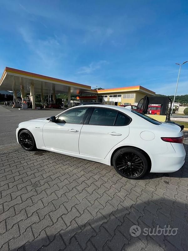 Usata Alfa Romeo Giulia Business 160 CV (117 kW) 2019 Bianco Berlina