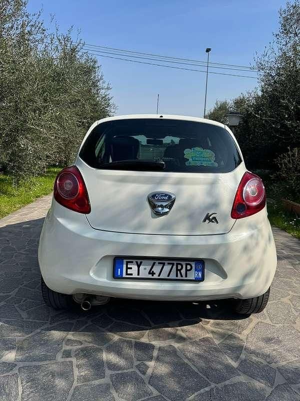 Usata Ford Ka Titanium 69 CV (50 kW) 2015 Bianco Utilitaria