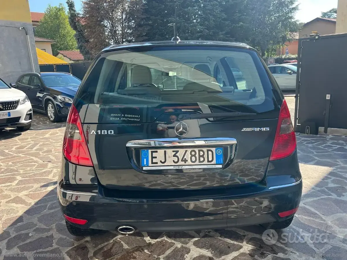 Usata Mercedes A180 Elegance 116 CV (85 kW) 2011 Nero Utilitaria