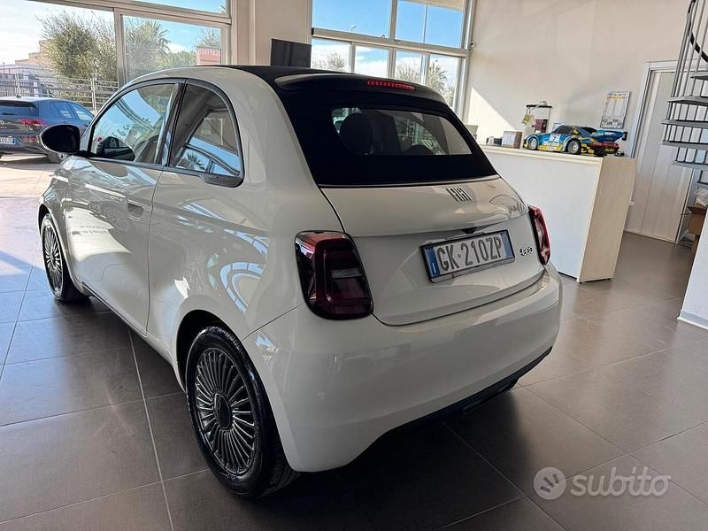 Usata Fiat 500e Icon 86 kW (118 CV) 2022 Bianco Cabrio