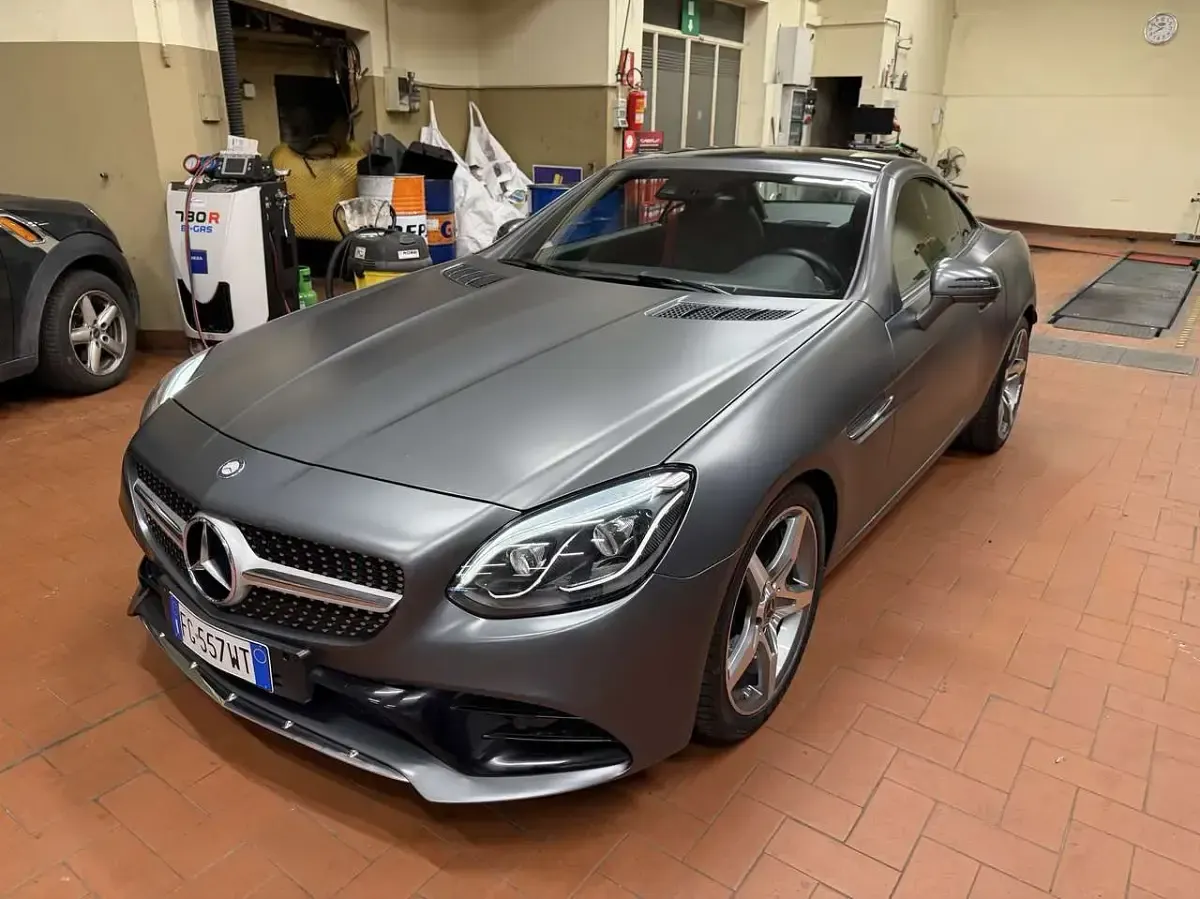 Usado Mercedes SLC180 AMG line 156 CV (114 kW) 2017 Gris Descapotable